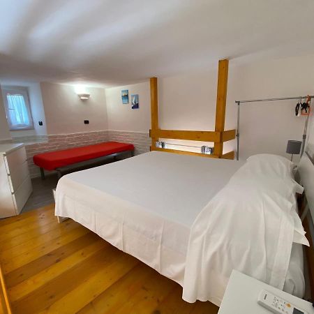 Magi - Zeus Apartment Ponza Bagian luar foto